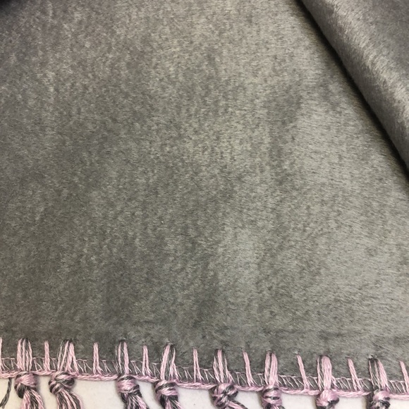 Pure Fiber Luxurious Reversable Throw New - Picture 4 of 9